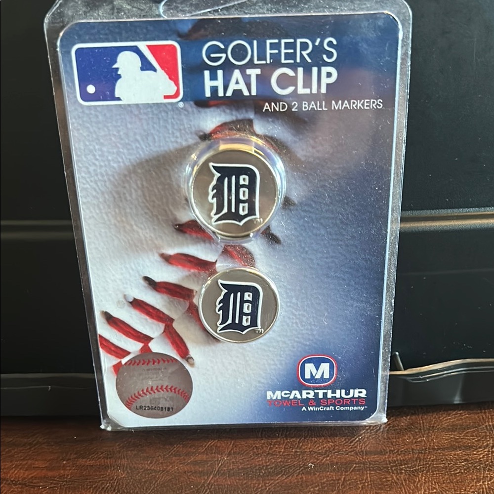 MLB Golfer's Hat Clip with Ball Markers - Black and White